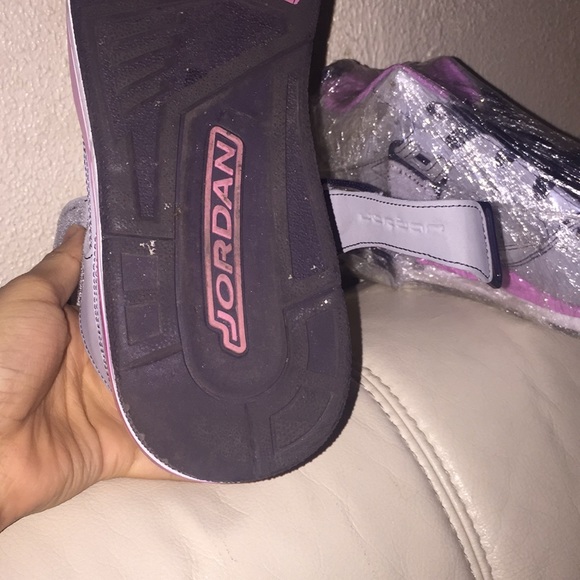Jordan’s 🖤 - Picture 2 of 3